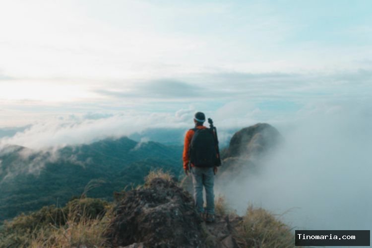 Petualangan Mendaki Gunung: Tips Aman & Persiapan Lengkap