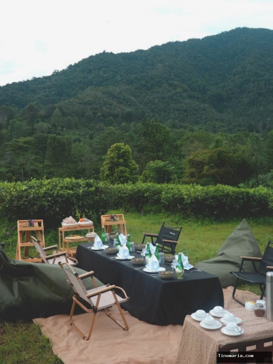 10 Potret Yasmine Wildblood Berlibur ke Kebun Teh Gunung Mas