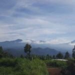 Naik Gunung Panderman: Petualangan Menantang, Bukan Dufan!