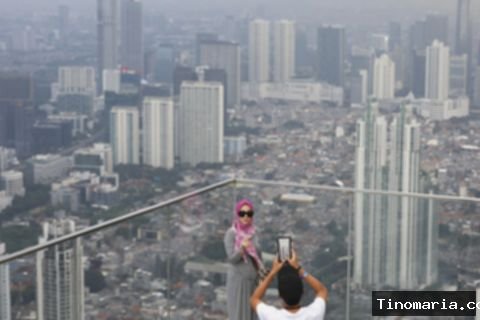 Foto: Menikmati Panorama Kota Jakarta dari Ketinggian 385 Meter