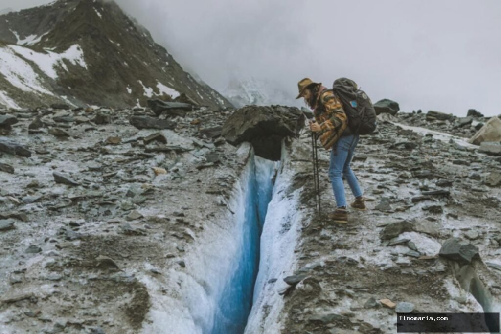 Crevasse: 3 Fakta Mengerikan Celah Gletser yang Harus Pendaki Tahu