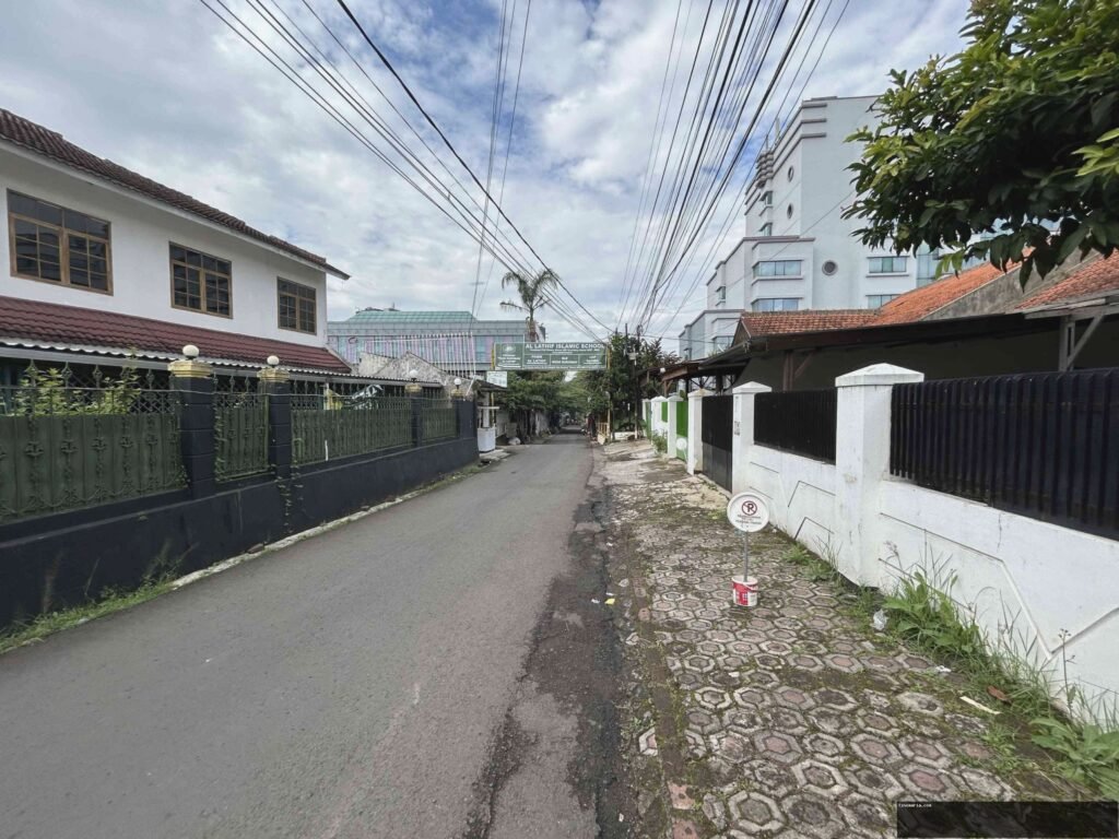 Gang Lama, Kenangan Baru dan Papan Kos yang Aneh di Sukagalih