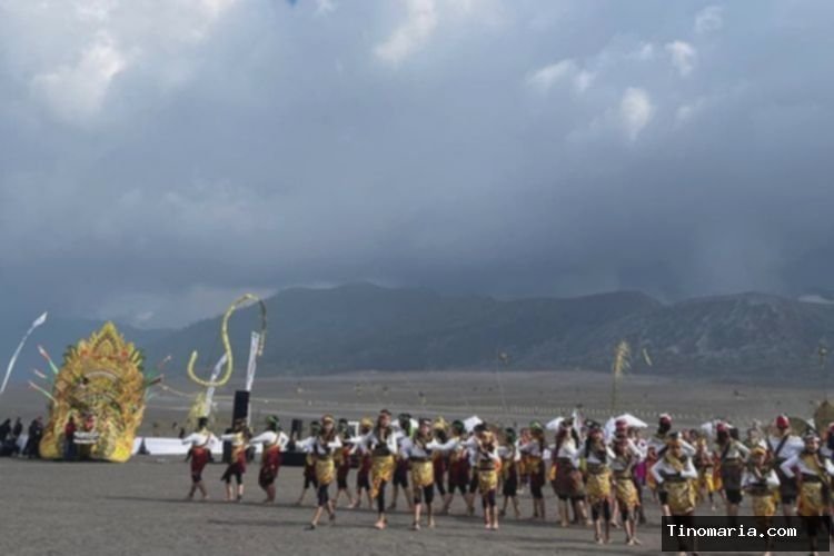 Bromo 2025: Pertunjukan Spektakuler di Kaldera Gunung Bromo