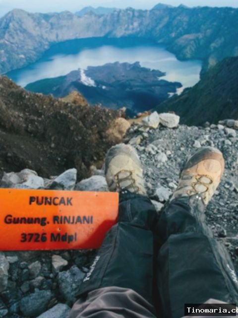 Pertama Kali ke Gunung Rinjani? Ini 7 Tips Mendaki yang Harus Kamu Tahu