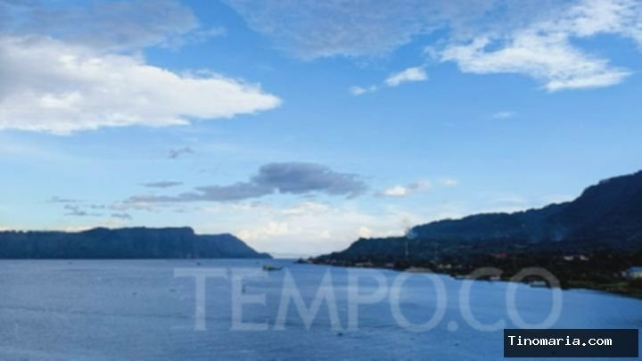 Resor di Danau Toba Ajak Turis Menanam Kopi