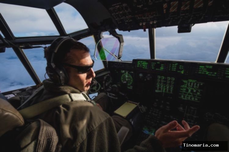 Nyaris Selesai Keliling Dunia, Pilot Remaja AS Ditahan di Antartika