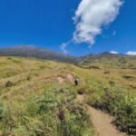 Beda Gaya Turis Asing dan WNI Saat Mendaki Gunung Rinjani