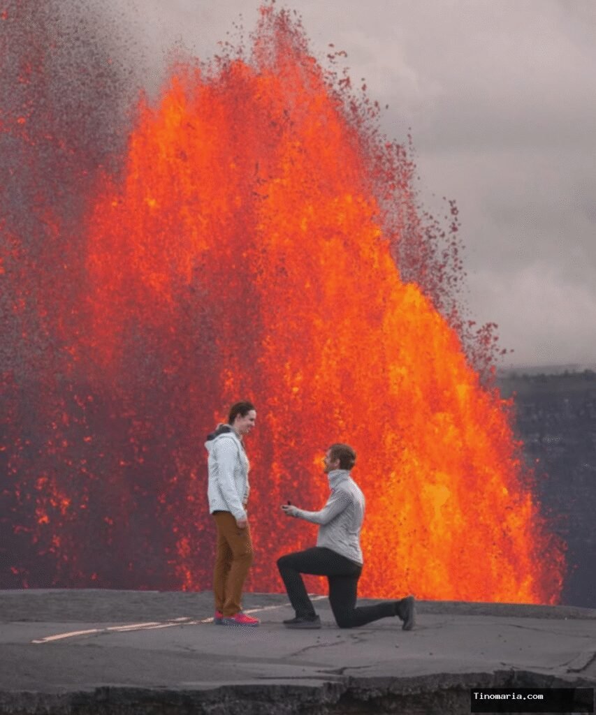 Unik! Fotografer Ini Lamar Kekasihnya di Depan Gunung Berapi Kilauea